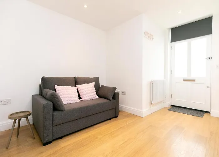 Whitstable Wishes, A Stylish Seaside Retreat, Whitstable With Parking Space