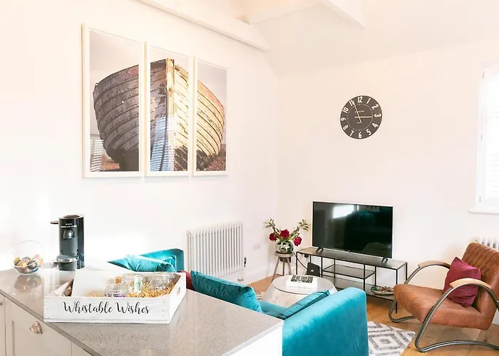 Whitstable Wishes, A Stylish Seaside Retreat, Whitstable With Parking Space