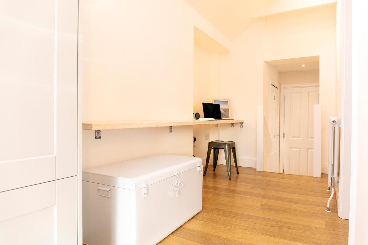 Wishes, A Stylish Seaside Retreat, With Parking Space Apartamento