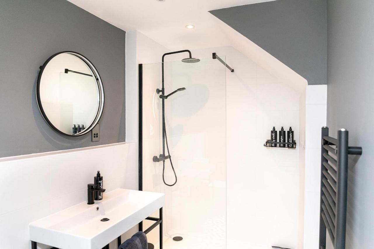 Wishes, A Stylish Seaside Retreat, With Parking Space *